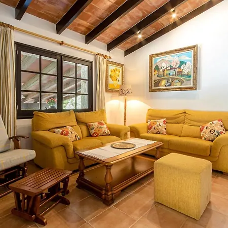 Willa Parades By Homevillas360