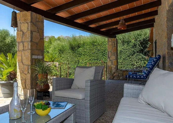 Parades By Homevillas360 Willa