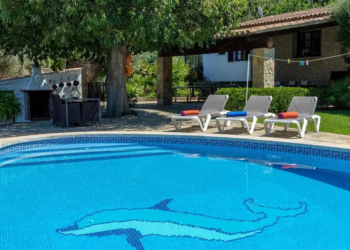 Parades By Homevillas360 Willa