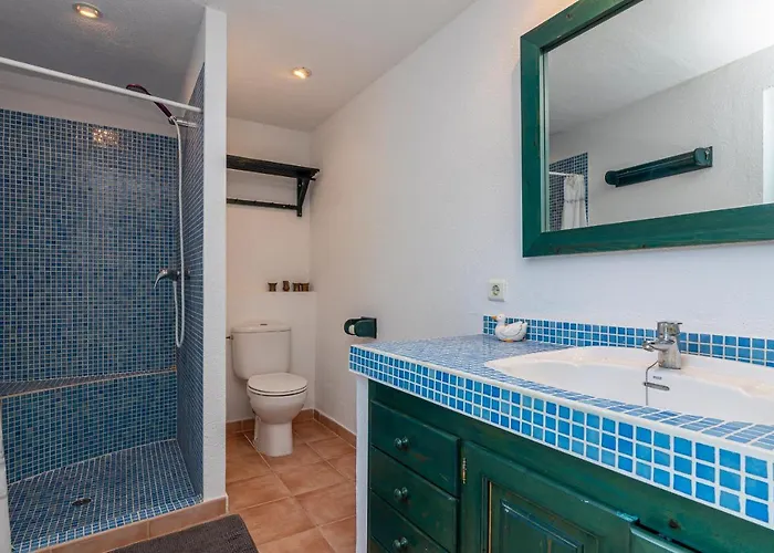 Parades By Homevillas360 *