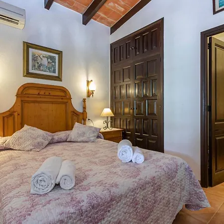 Parades By Homevillas360 *