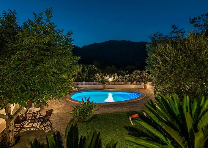 Parades By Homevillas360 * Pollenca